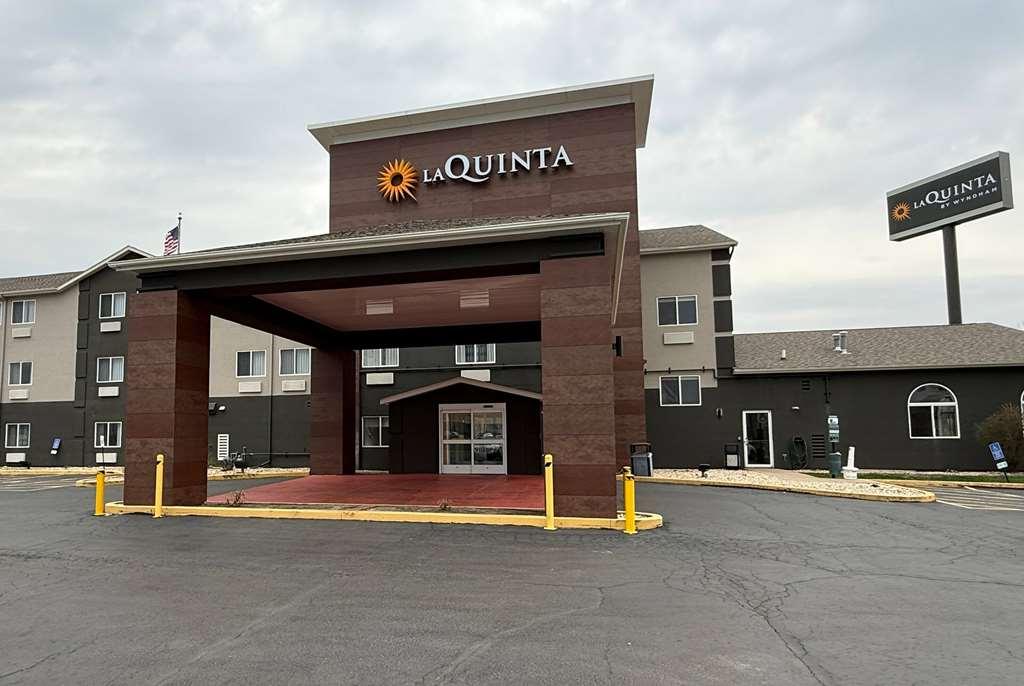 La Quinta Inn & Suites By Wyndham Peru Starved Rock St Park Exterior photo