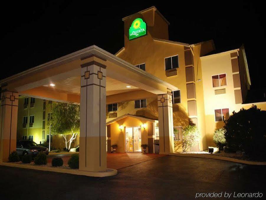 La Quinta Inn & Suites By Wyndham Peru Starved Rock St Park Exterior photo