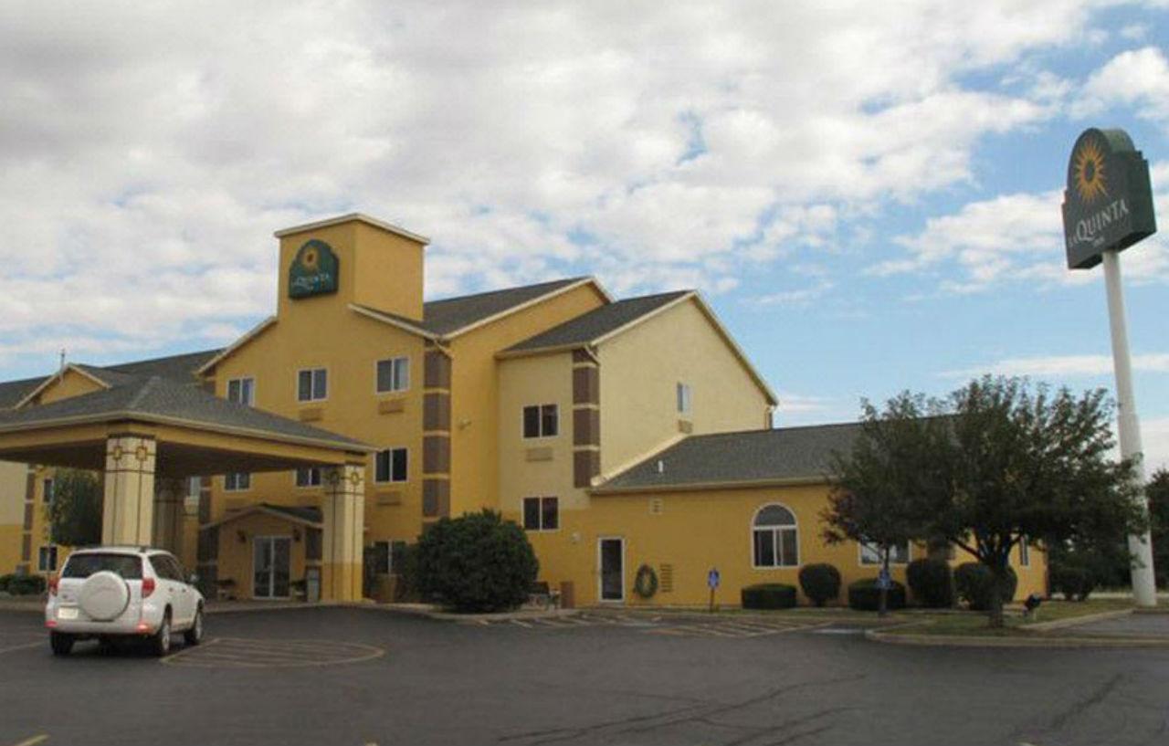 La Quinta Inn & Suites By Wyndham Peru Starved Rock St Park Exterior photo